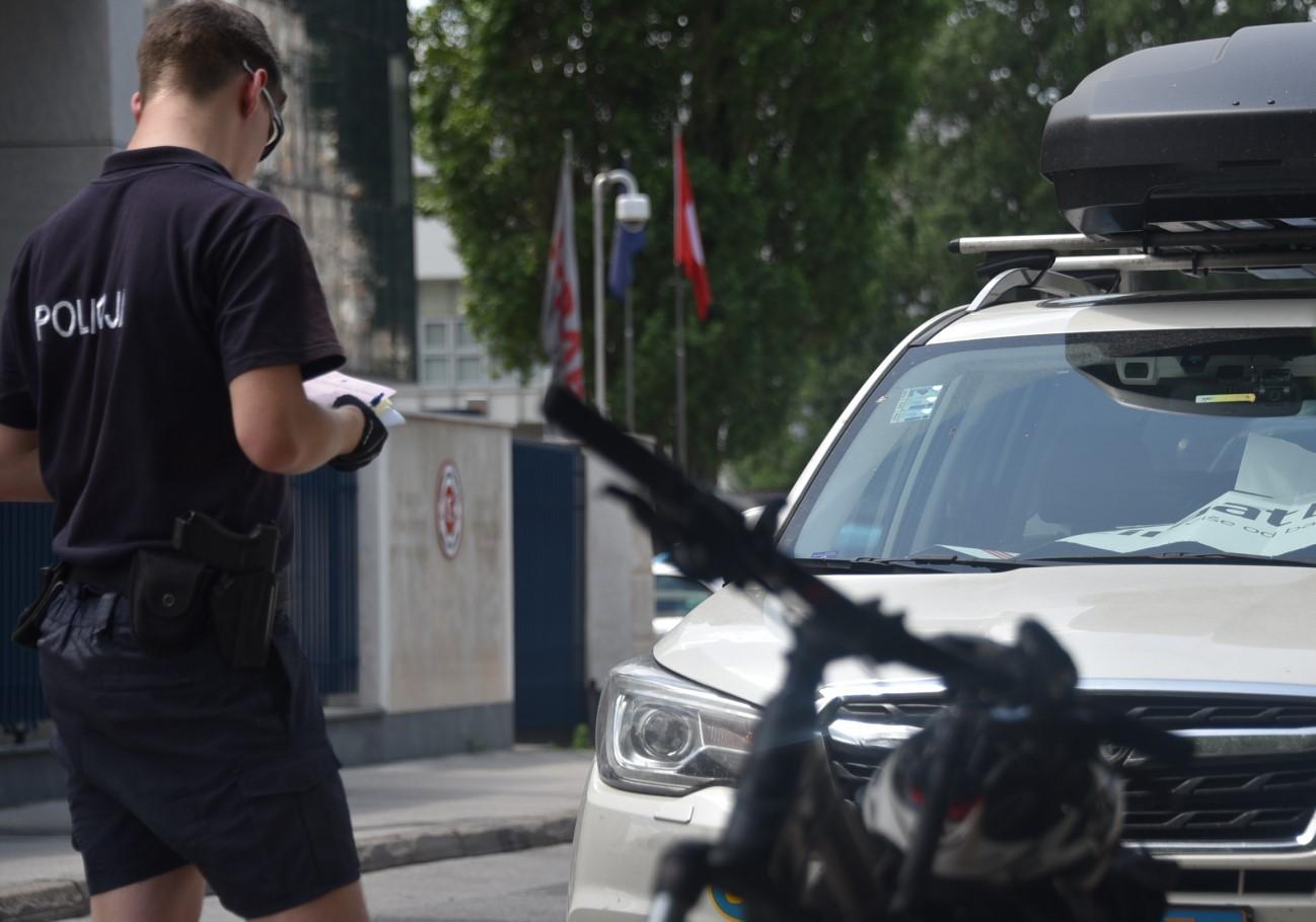 Avazova patrola / U smjeni sa policajcem na biciklu: Umalo tučnjava zbog parkinga