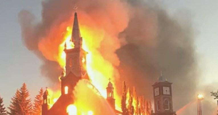 Nakon otkrića 182 neoznačena groba u Kanadi zapaljene još dvije crkve