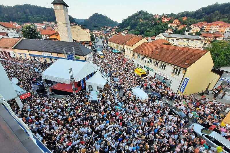 Pogledajte fotografiju iz zraka na koncertu Mahira Mulalića