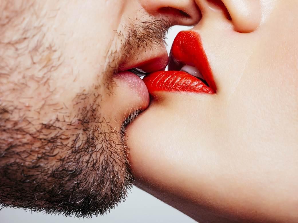 Poljubac ojačava odnos dvoje ljudi koji se vole - Avaz