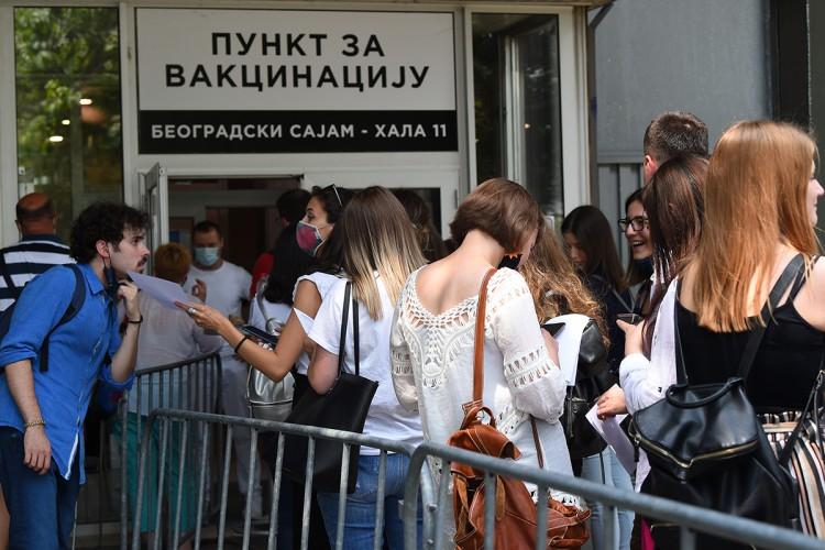 Studenti medicine iz Sarajeva vakcinisali se u Beogradu - Avaz