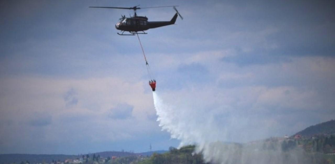 Helikopter Oružanih snaga BiH spremno pomogao u gašenju požara na Kupresu