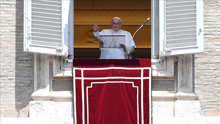 Papa Franjo poručio: Naučimo napraviti pauzu i isključiti mobitel