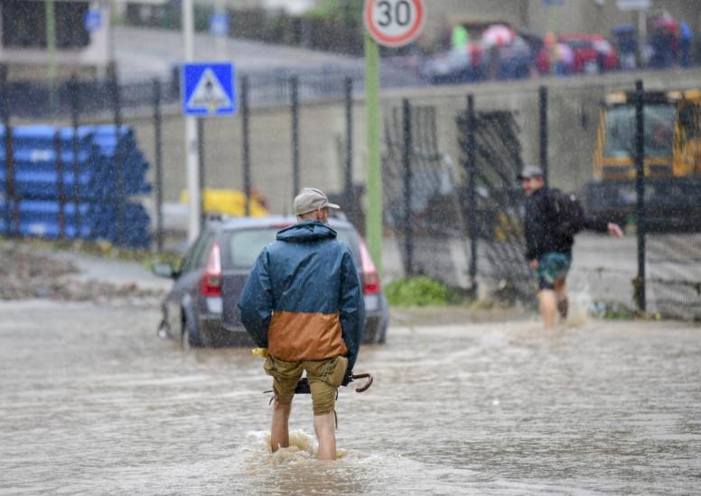 Najmanje 156 ljudi poginulo je usljed poplava - Avaz