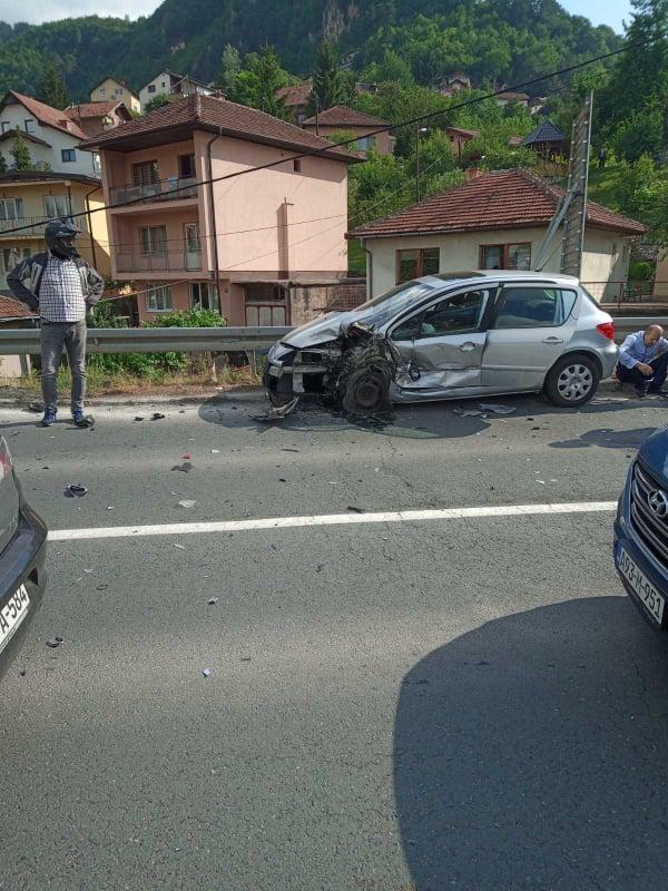 Teška nesreća na tranzitu u Sarajevu: U sudaru dva vozila povrijeđene tri osobe