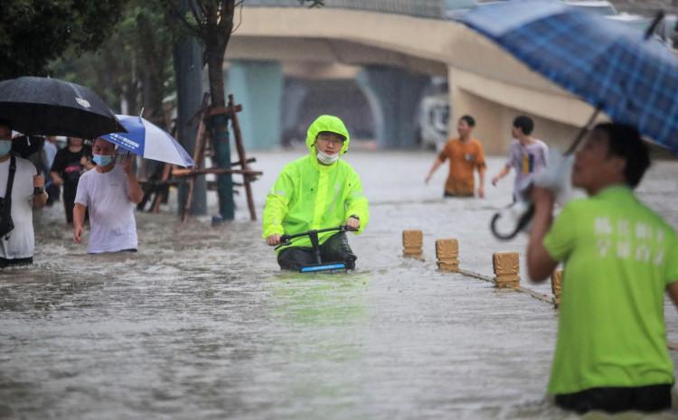 U poplavama u Kini najmanje 25 poginulih