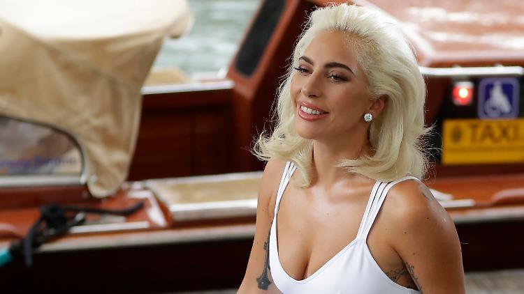 Lejdi Gaga zavodljivim izlaskom iz bazena pokazala seksi tijelo