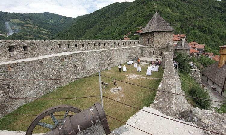 Stari grad i tvrđavu Vranduk obilazi sve više posjetilaca