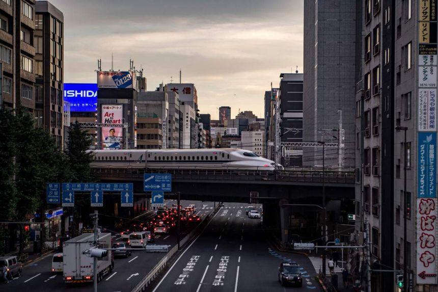 Four hurt in Tokyo train stabbing