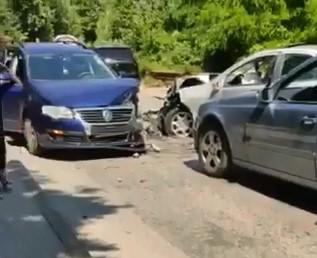 Četverostruki sudar u mjestu Buci: Uništena vozila na cesti