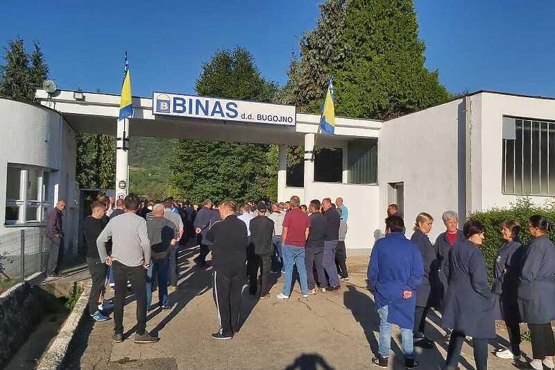 Video / SDA je uništila „Binas“ iz Bugojna: Radnici pred fabrikom traže plaće