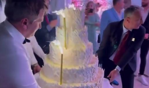 Pogledajte kako je izgledala svadbena torta na vjenčanju Jasmine Izetbegović