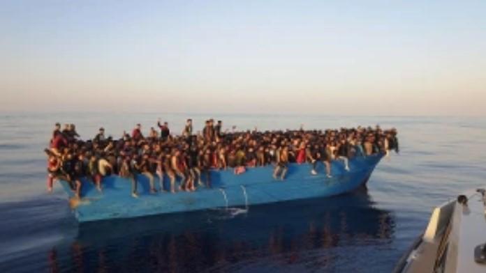 Na italijanski otok stiglo više od 500 migranata: Jedno od najvećih iskrcavanja