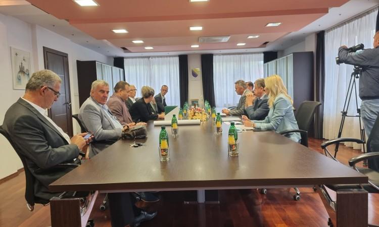 Građani i institucije u USK podržali Prinicipe za izmjene Ustava BiH