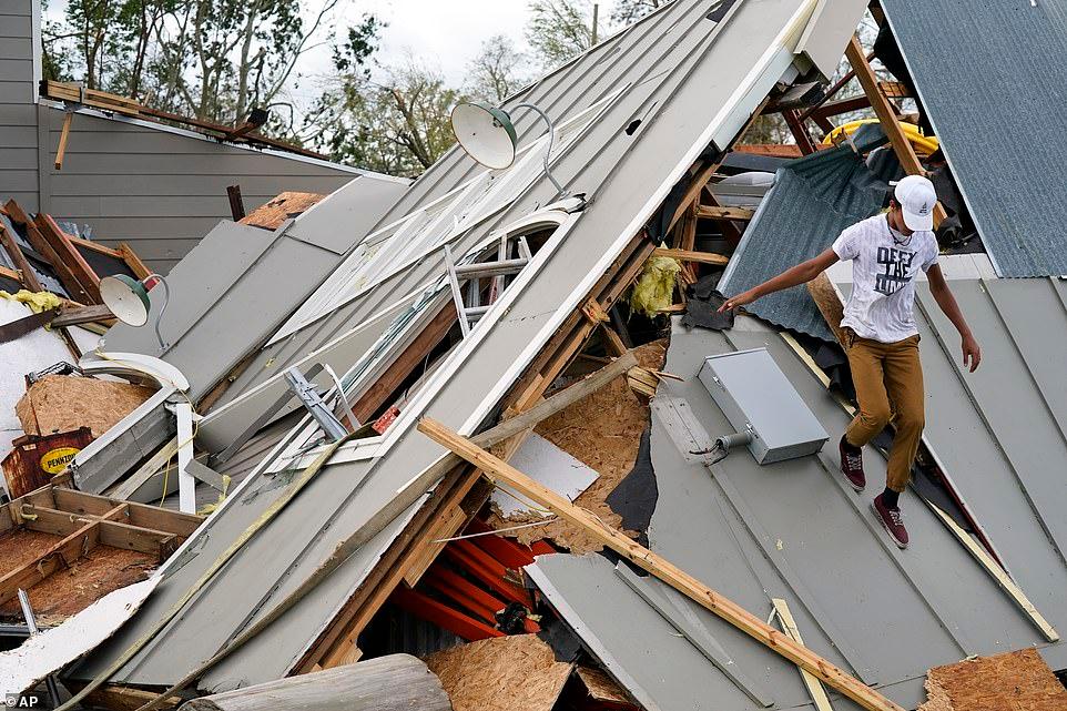 Zastrašujuće fotografije nakon udara razornog uragana Ida: Uništene kuće i automobili