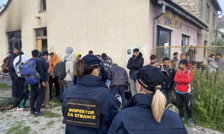 Relocation of migrants from abandoned buildings in Bihać