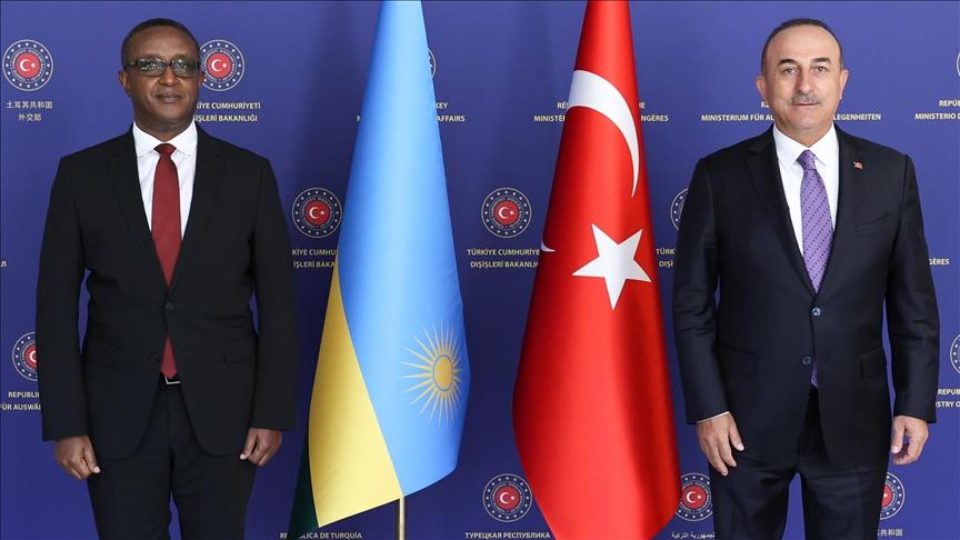 Turkish Foreign Minister Mevlut Cavusoglu (R) welcomes his Rwandan counterpart Vincent Biruta (L) during an official visit in Ankara, Turkey on September 07, 2021. - Avaz