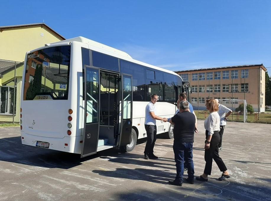 Centar “Duga” dobio minibus, donacija Vlade SBK i općina