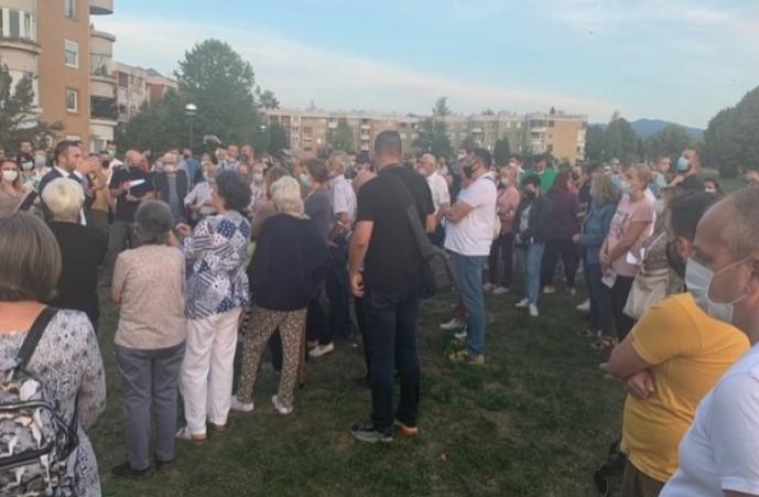 Protesti na Dobrinji: Građani se protive gradnji terminala za avionsko gorivo, stigao i Efendić