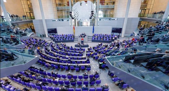 Koliko zarađuju zastupnici u Bundestagu?