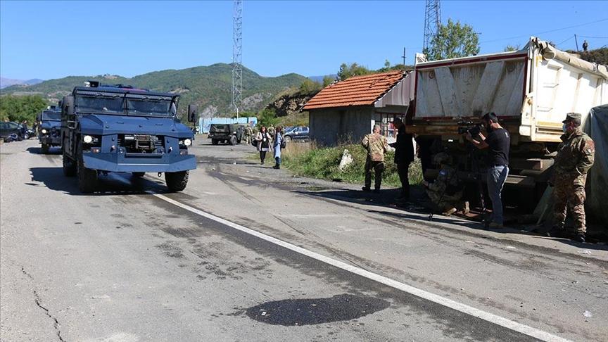 Uklonjen sporni kamion s transparentom "Dobrodošli u Zajednicu srpskih opština"