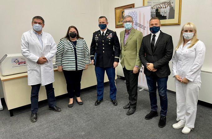 Ambasada SAD donirala opremu za testiranje Bolnici Gradiška