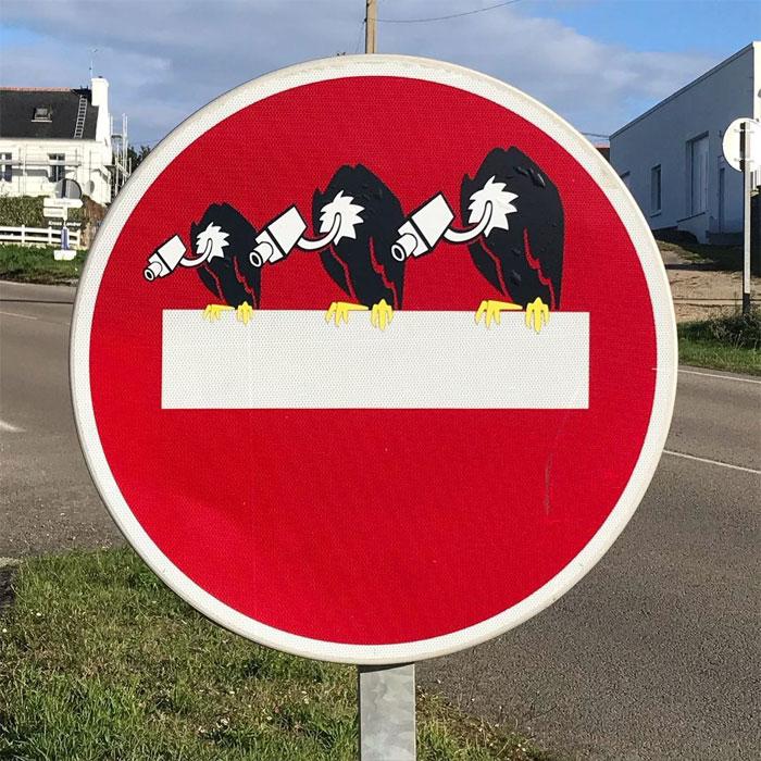 Francuski umjetnik ukrašava saobraćajne znakove - Avaz