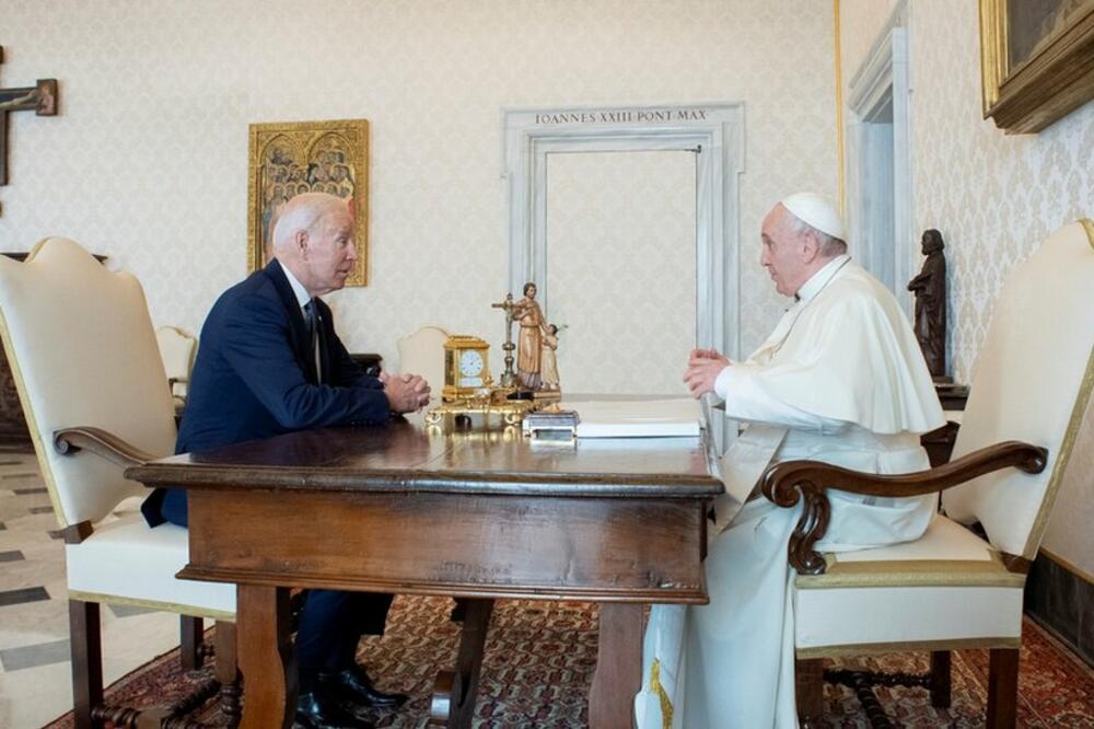 Bajden i Papa Franjo u Vatikanu - Avaz
