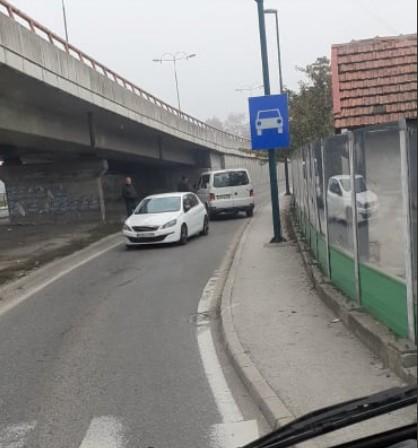 Zna li ovaj saobraćajna pravila: Ušao u pogrešan smjer na Mostarskom raskršću