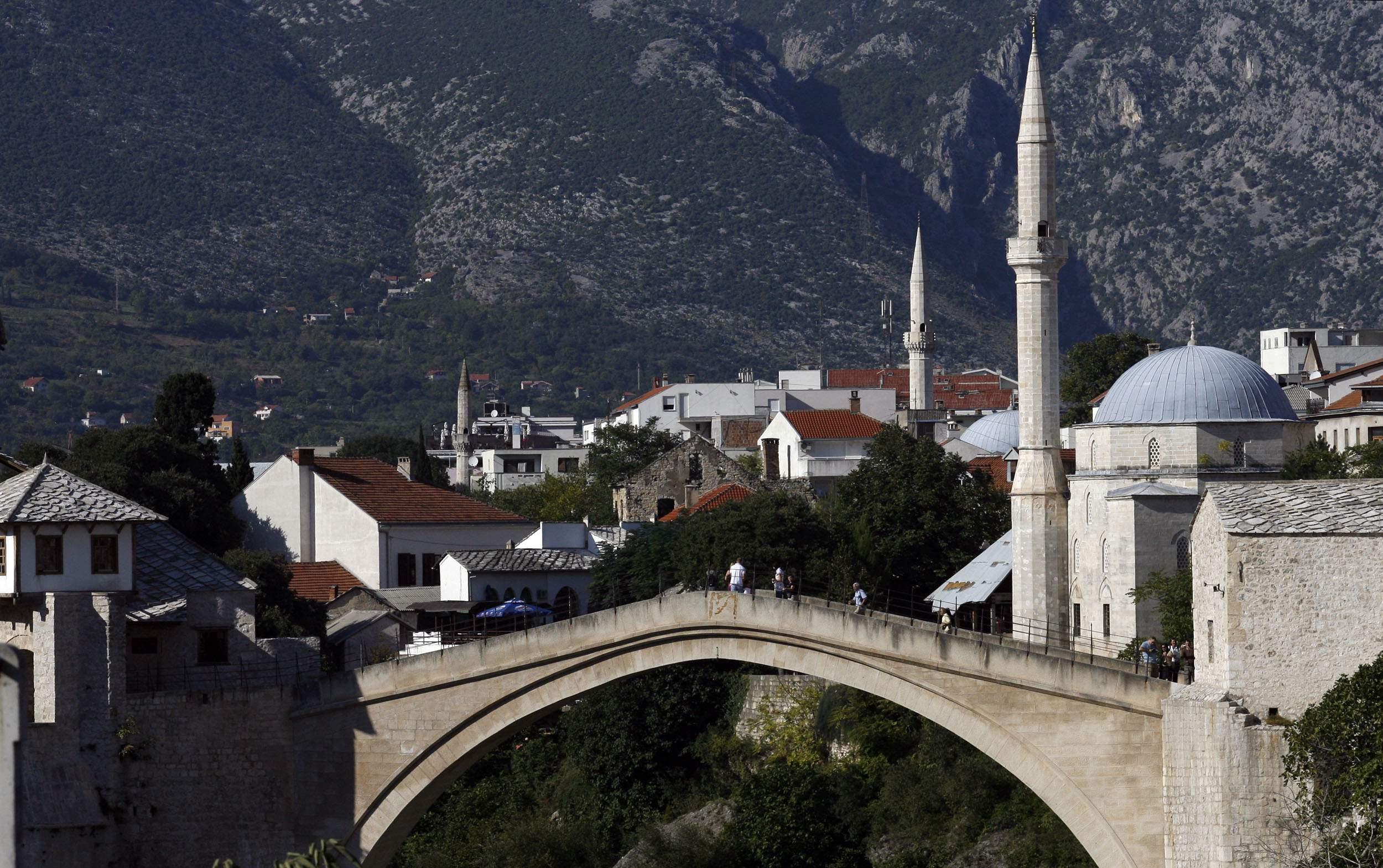 Na današnji dan 1993. HVO je srušio Stari most u Mostaru