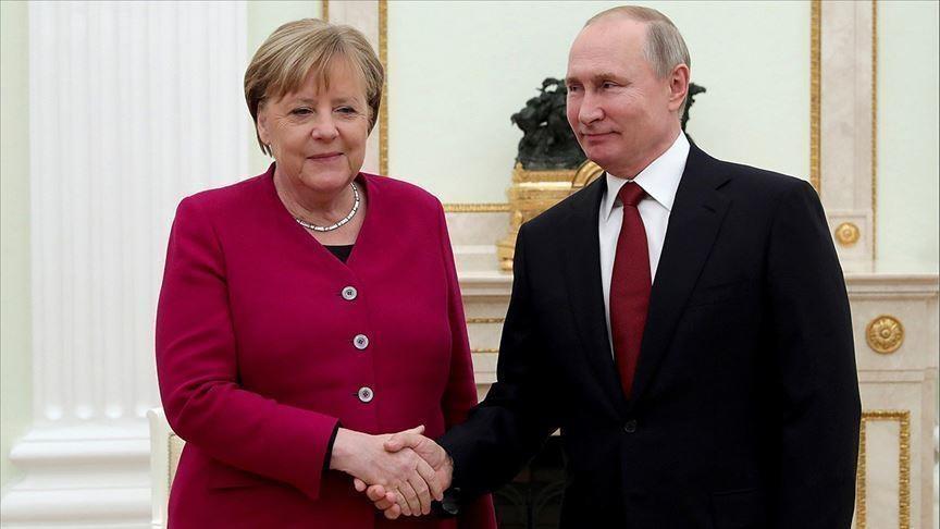Merkel speaks with Putin as Poland-Belarus border crisis escalates