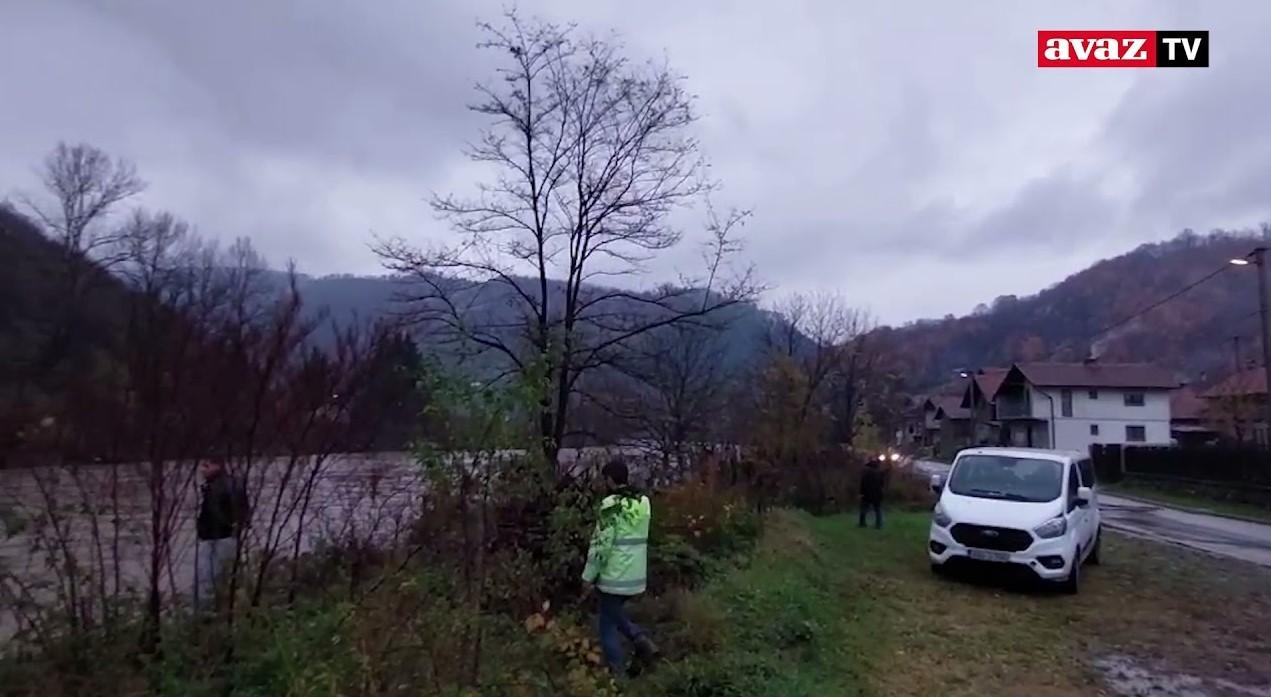I dalje traje potraga za radnikom koji je upao u rijeku Bosnu