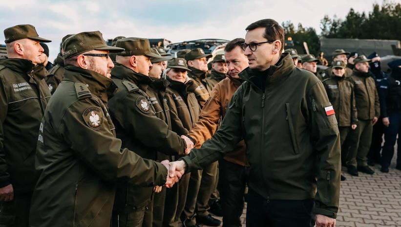 Poljski premijer Morawiecki u obilasku vojnika na granici - Avaz