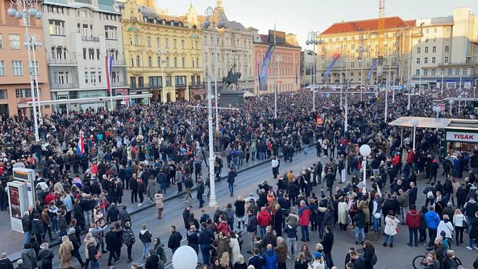 Veliki protesti protiv Covid-potvrda: U Zagrebu više od 10.000 ljudi