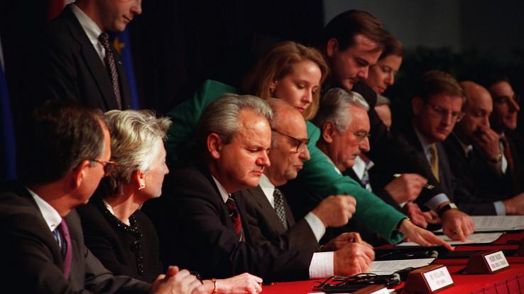 Dogovor o prekidu vatre postignut u Dejtonu, u bazi Rajt-Peterson, a potpisan 14. decembra 1995. godine u Parizu - Avaz