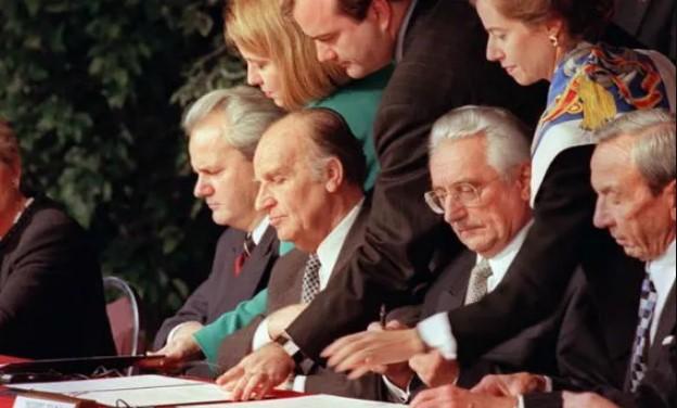 Na današnji dan prije 26 godina parafiran Opšti okvirni sporazum za mir u Bosni i Hercegovini, poznatiji kao Dejtonski mirovni sporazum - Avaz