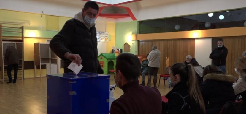 Zatvorena birališta: Do 19 sati na Cetinju glasalo 63,8, u Mojkovcu 80,23, Petnjici 44,96 posto