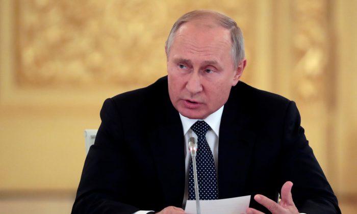 Putin: Nadam se da će WHO uskoro odobriti Sputnjik V