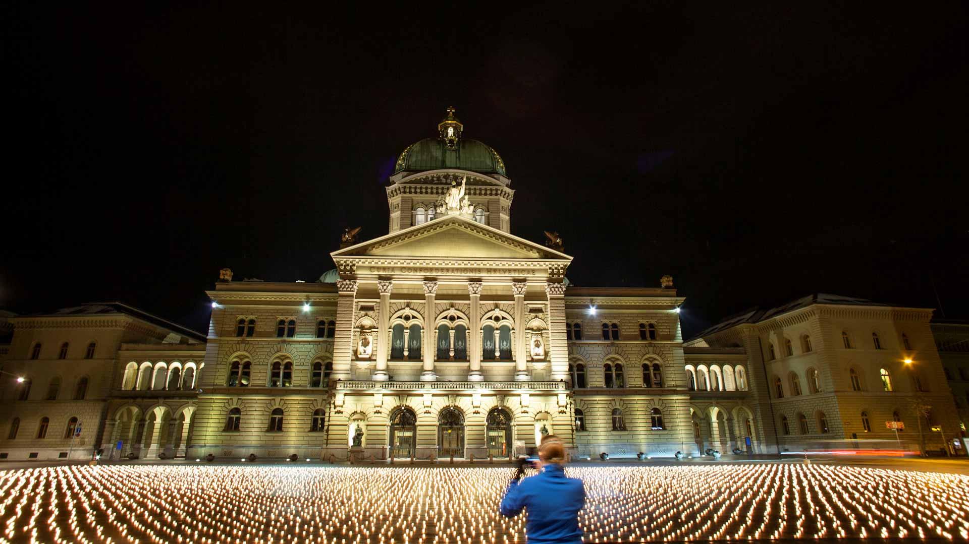 Upaljeno više od 11.000 svijeća za žrtve koronavirusa u Bernu
