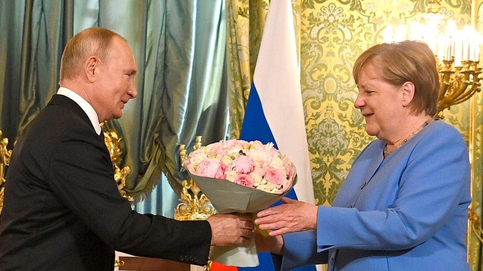 Putin i Merkel: Veliki prijatelji - Avaz