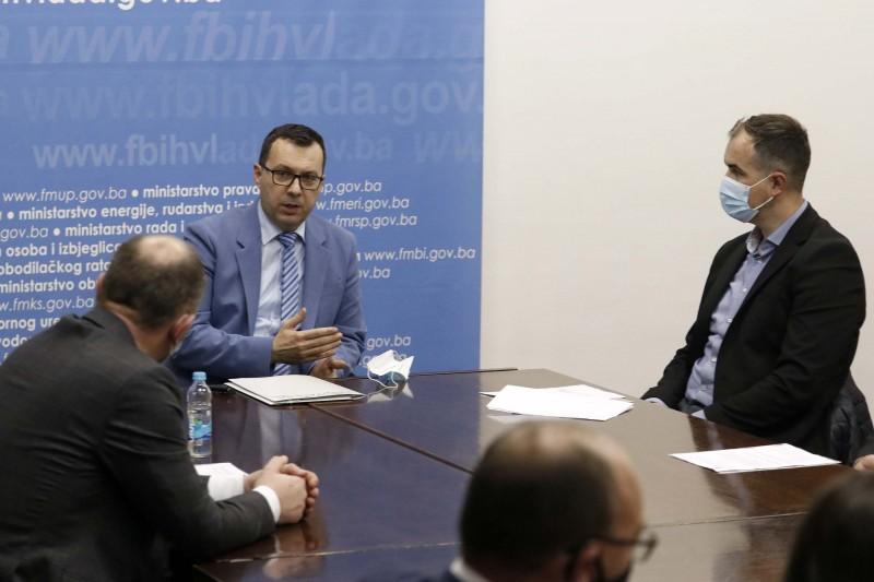 Džindić signs agreements with the companies, beneficiaries of subsidies