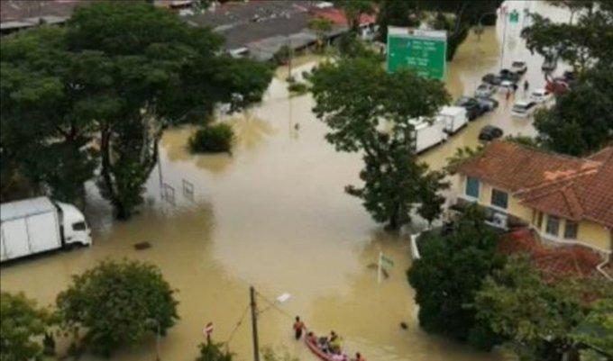 Velike poplave u Maleziji - Avaz