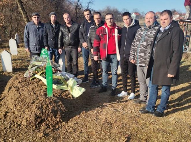 "Danas je trebalo biti veselo, onako kako smo planirali": Na dan rudara obišli mezar svog kolege Raifa Čamdžića
