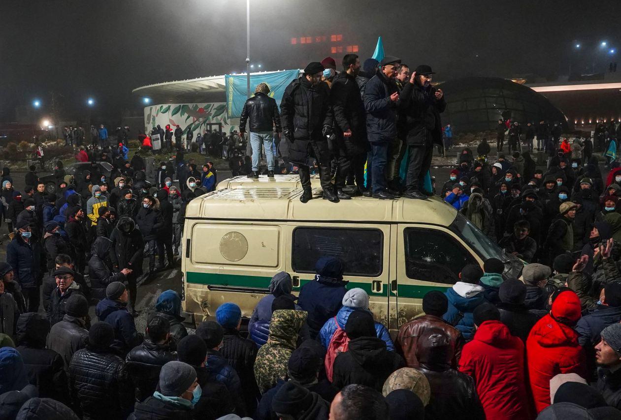 Demonstranti pokušali upsti u zgradu policije u Almatiju - Avaz