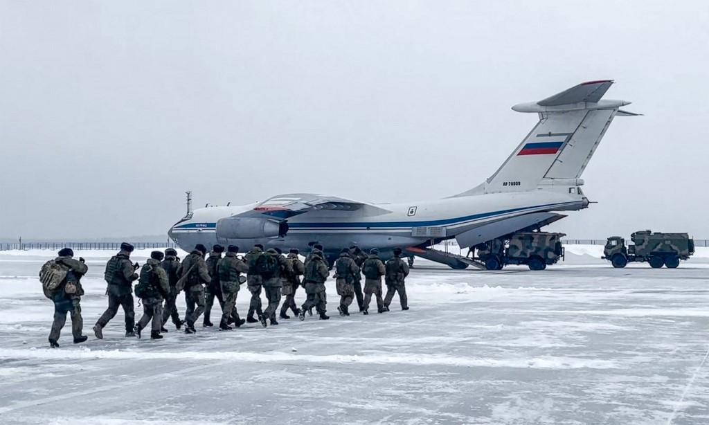 Više od 70 aviona prebacuje ruske snage u Kazahstan