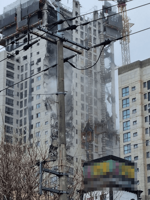 Urušena zgrada u Kvandžuu - Avaz