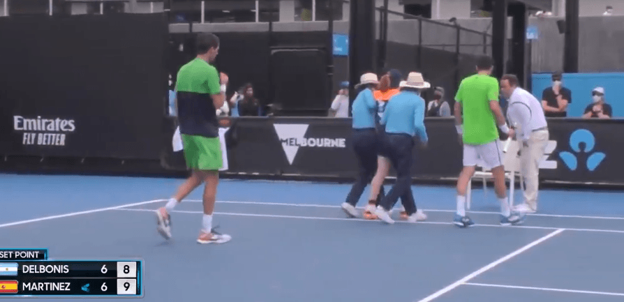 Drama na teniskom terenu: Skupljačica lopte kolabirala, teniseri joj priskočili u pomoć