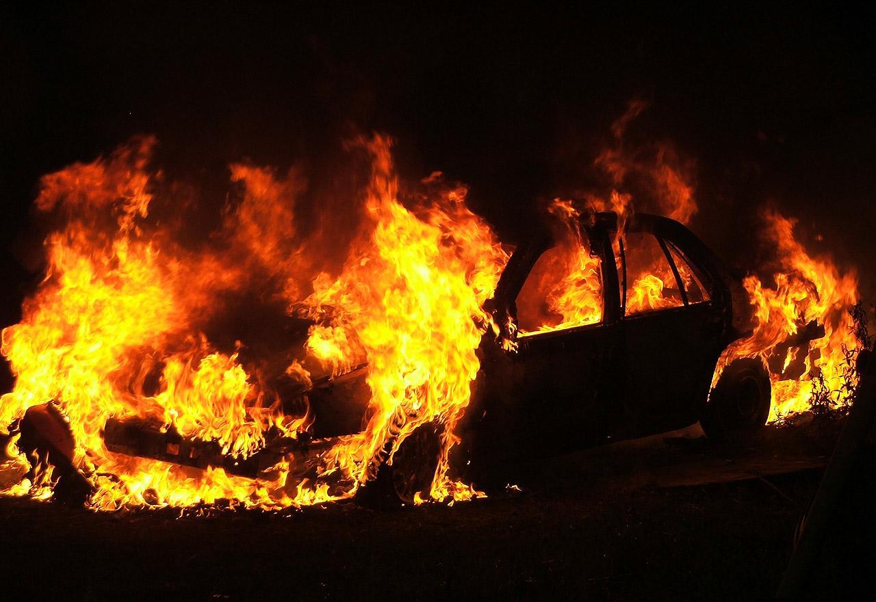 Izgorio Passat kod Modriče, sumnja se da je požar podmetnut