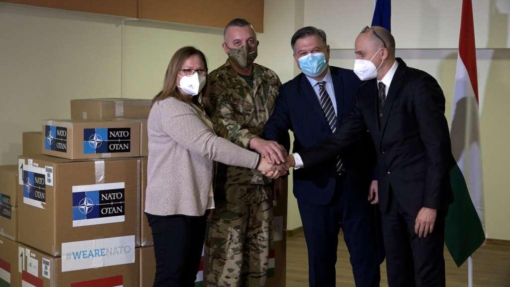 NATO i Mađarska predali nove respiratore BiH