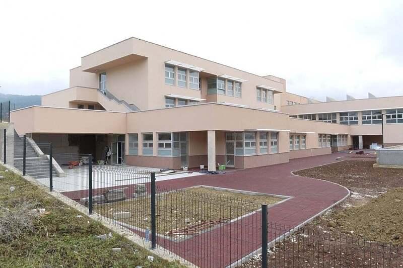 Škola na Šipu - Avaz